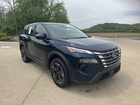 Used 2024 Nissan Rogue SV AWD/4WD image 3