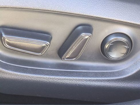 Certified 2020 Toyota Camry SE image 19