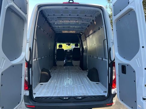 Used 2024 Mercedes-Benz Sprinter 2500 image 20