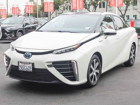 Used 2017 Toyota Mirai image 3