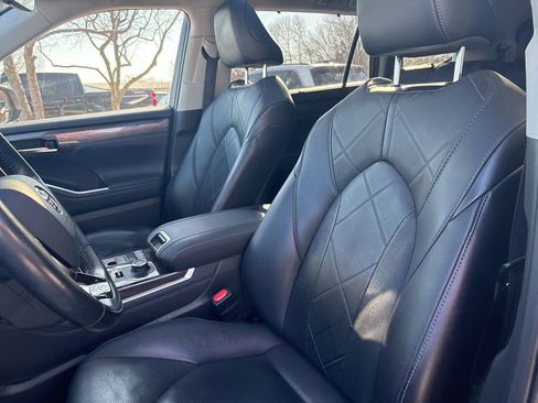 Used 2021 Toyota Highlander Platinum image 6