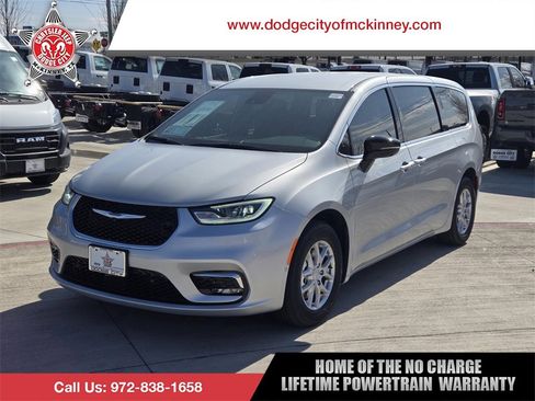 New 2026 Chrysler Pacifica Select image 1