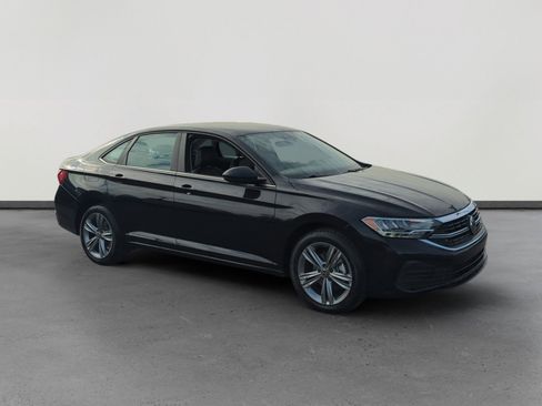 Certified 2024 Volkswagen Jetta SE image 7