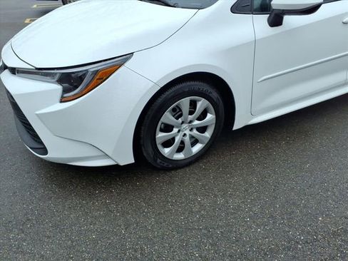 Certified 2024 Toyota Corolla LE FWD image 4