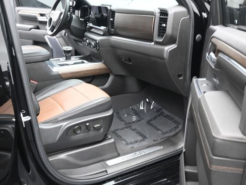 Used 2023 Chevrolet Silverado 1500 High Country image 16