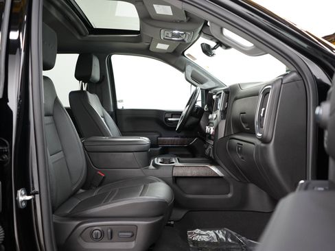 Used 2022 GMC Sierra 1500 Denali w/ Denali Premium Package AWD/4WD image 11