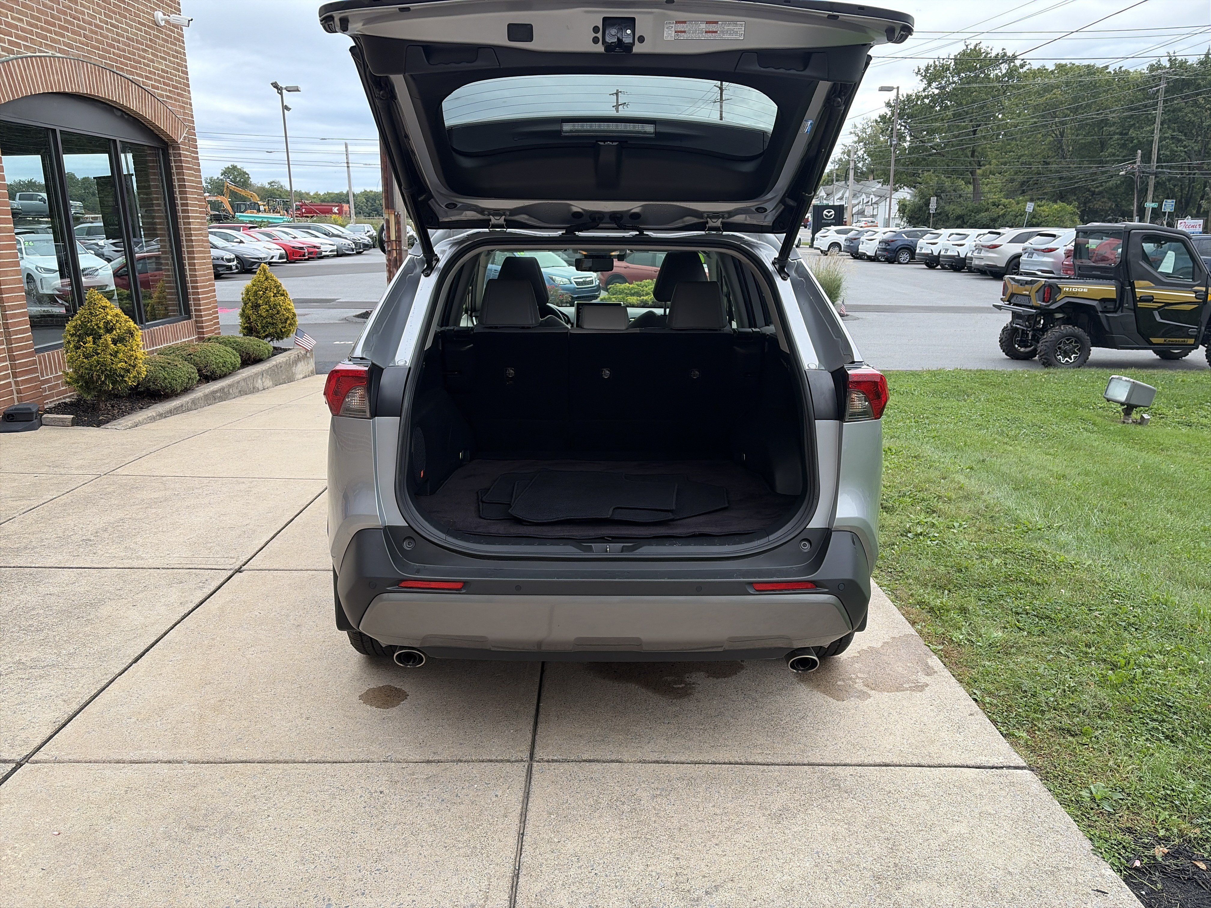 Used 2019 Toyota RAV4 Limited w/ Carpet Mat Package AWD/4WD image 5