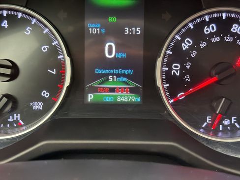 Used 2021 Toyota RAV4 LE FWD image 18