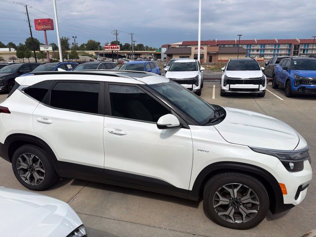Used 2022 Kia Seltos EX AWD/4WD image 1