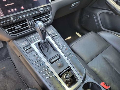 Used 2021 Porsche Macan AWD/4WD image 32