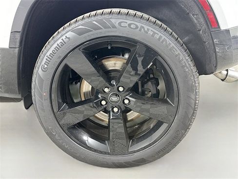 Used 2025 Land Rover Defender 110 V8 image 33