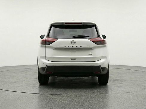 Used 2025 Nissan Rogue SV image 7