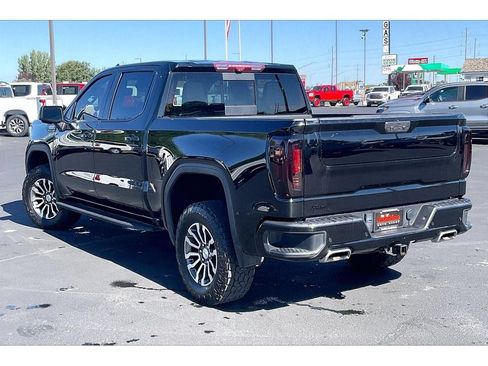 Used 2022 GMC Sierra 1500 AT4 w/ Technology Package AWD/4WD image 12
