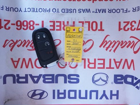 Used 2021 Jeep Cherokee Latitude Plus AWD/4WD image 39