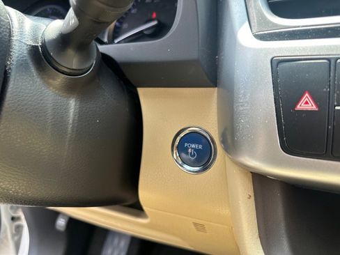 Used 2019 Toyota Highlander XLE image 12