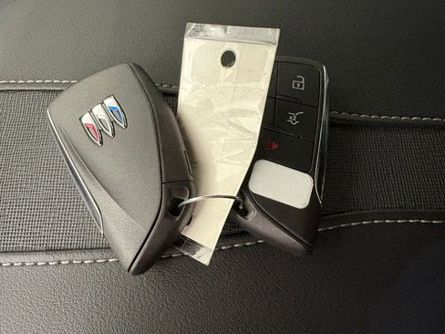 Used 2025 Buick Enclave Preferred image 34