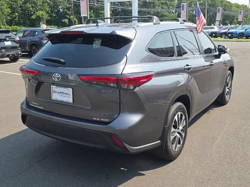 Used 2023 Toyota Highlander XLE AWD/4WD image 6