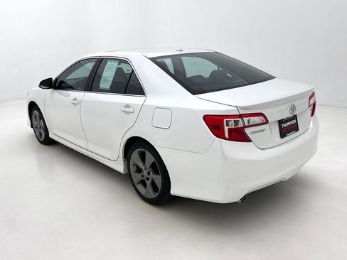 Used 2014 Toyota Camry SE w/ Leather Package image 9
