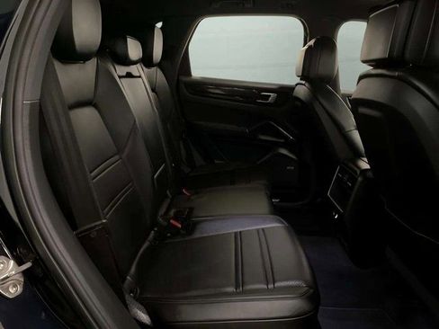 Used 2019 Porsche Cayenne w/ Premium Package image 79