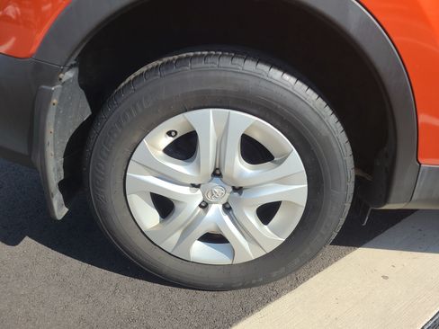 Used 2015 Toyota RAV4 LE AWD/4WD image 11
