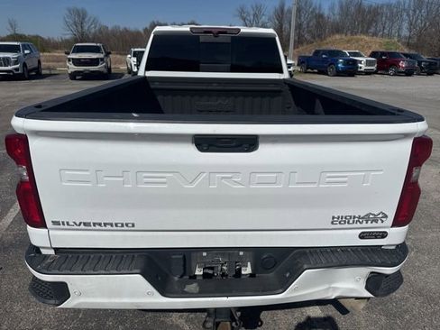 Used 2022 Chevrolet Silverado 2500 High Country image 3