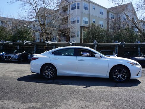 Used 2023 Lexus ES 350 w/ Premium Package image 3