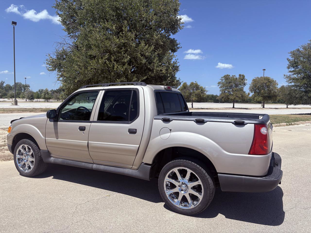 Used 2004 Ford Explorer Sport Trac 2WD image 22
