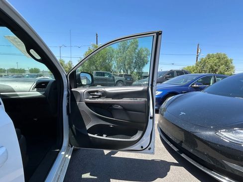 Used 2017 Dodge Grand Caravan GT image 10