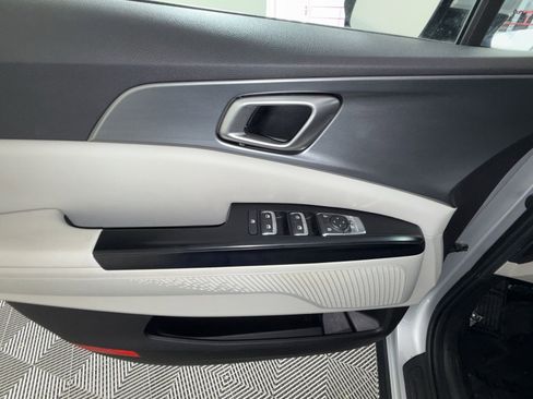 Used 2023 Kia Carnival LX image 15