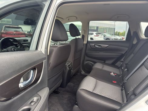 Used 2019 Nissan Rogue SV w/ Premium Package FWD image 29