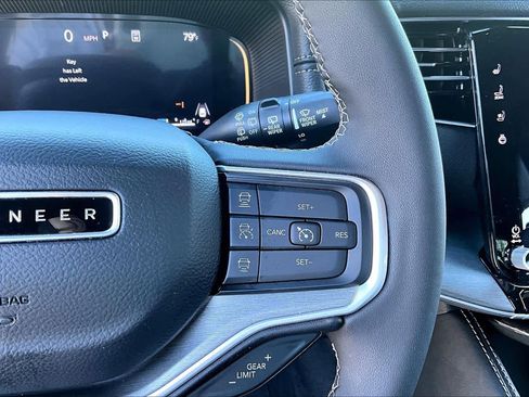 Used 2025 Jeep Wagoneer Series III w/ Premium Group I AWD/4WD image 24