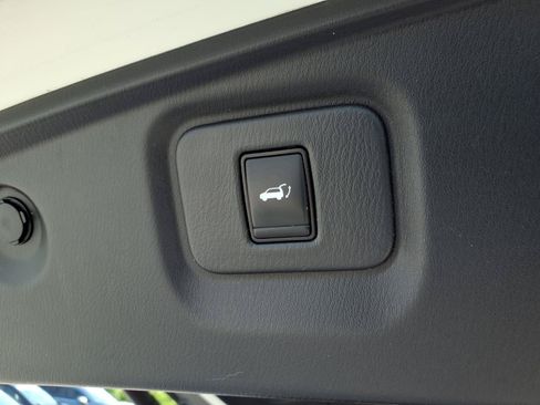 Used 2019 Nissan Pathfinder SL AWD/4WD image 29