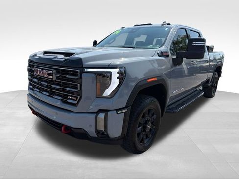 Used 2024 GMC Sierra 2500 AT4 w/ Technology Package AWD/4WD image 3