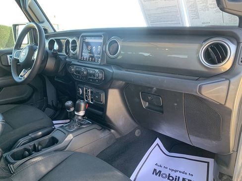 Used 2023 Jeep Wrangler Sahara image 27