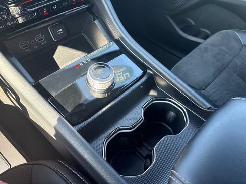 Used 2025 Jeep Grand Cherokee Altitude AWD/4WD image 17