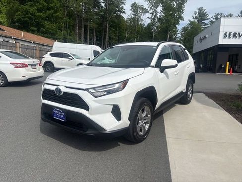 Used 2024 Toyota RAV4 LE AWD/4WD image 3