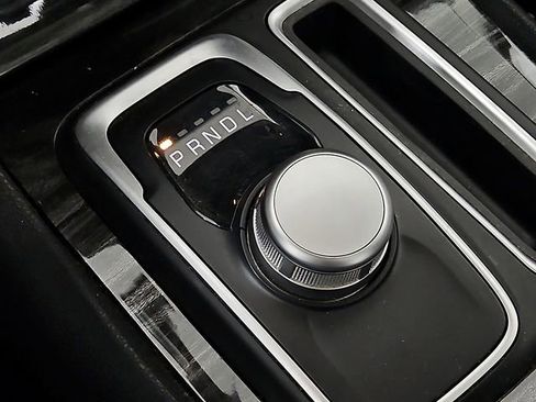 Used 2017 Chrysler 300 Limited w/ Value Package image 15