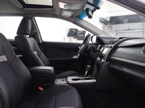 Used 2013 Toyota Camry SE w/ Convenience Pkg image 16
