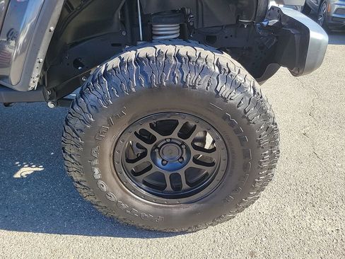 Used 2022 Jeep Gladiator Sport image 37