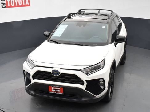 Used 2020 Toyota RAV4 XLE w/ XLE Grade Weather Package AWD/4WD image 24