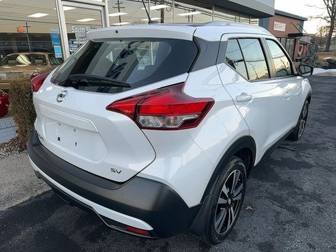 Used 2018 Nissan Kicks SV image 3