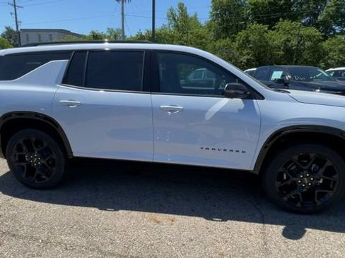 New 2026 Chevrolet Traverse RS w/ LPO, Floor Liner Package AWD/4WD image 3