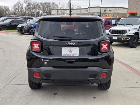 Used 2023 Jeep Renegade Latitude w/ Premium Group image 5