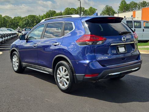 Used 2018 Nissan Rogue SV w/ Premium Package FWD image 11