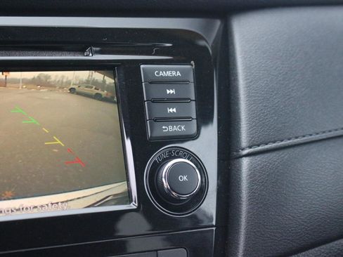 Used 2018 Nissan Rogue SV image 27