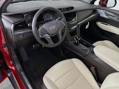 Used 2025 Cadillac XT5 Sportv w/ Technology Package image 9