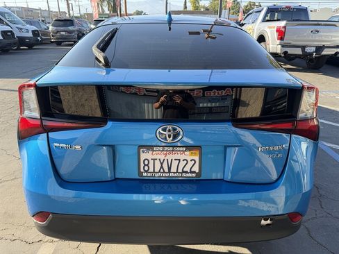 Used 2021 Toyota Prius XLE FWD image 6