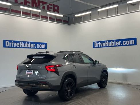 Used 2025 Chevrolet Trax ACTIV w/ Driver Confidence Package FWD image 2