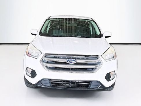 Used 2017 Ford Escape SE w/ SE Cold Weather Package AWD/4WD image 4