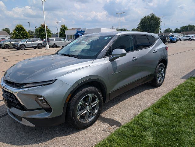 Used 2025 Chevrolet Blazer LT FWD image 10